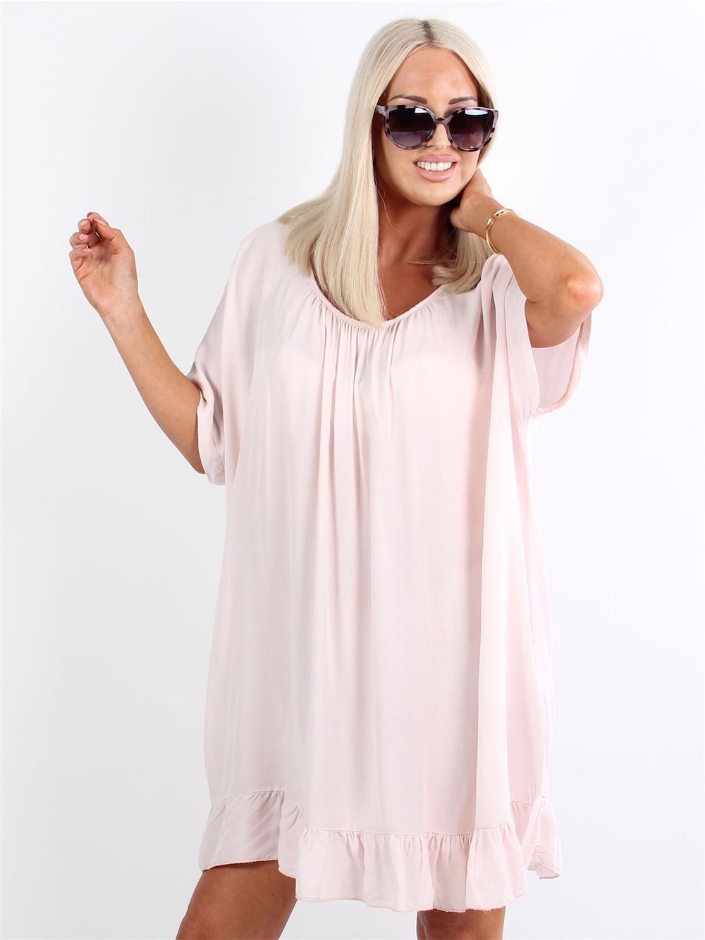 Florida - Sort bluse med lille flæsekant i bunden og dyb ryg